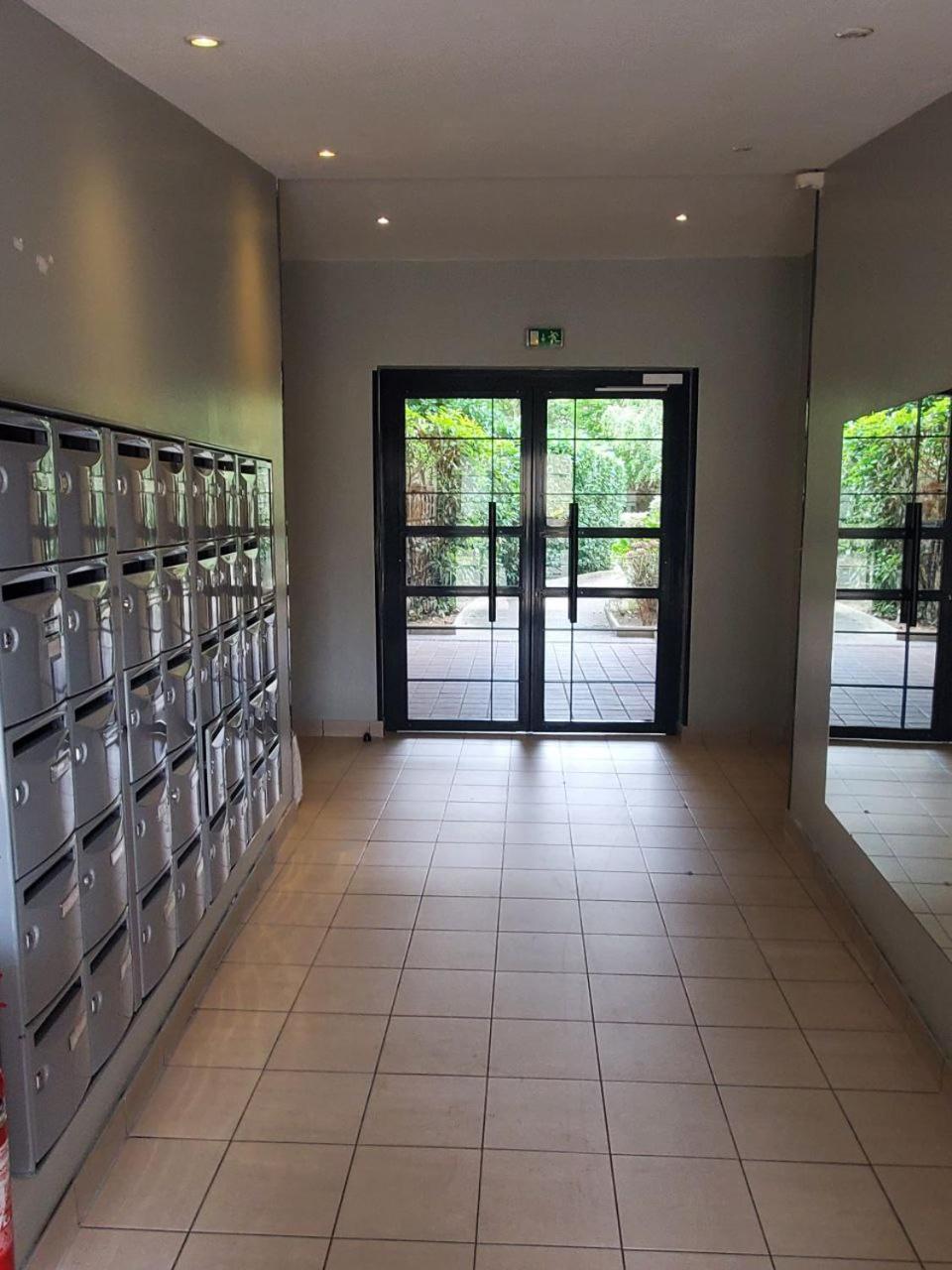 T3-Rare-2 Chambres-Parking Gratuit-2 Terrasses-Netflix-Proche Paris-La Defense Argenteuil Luaran gambar